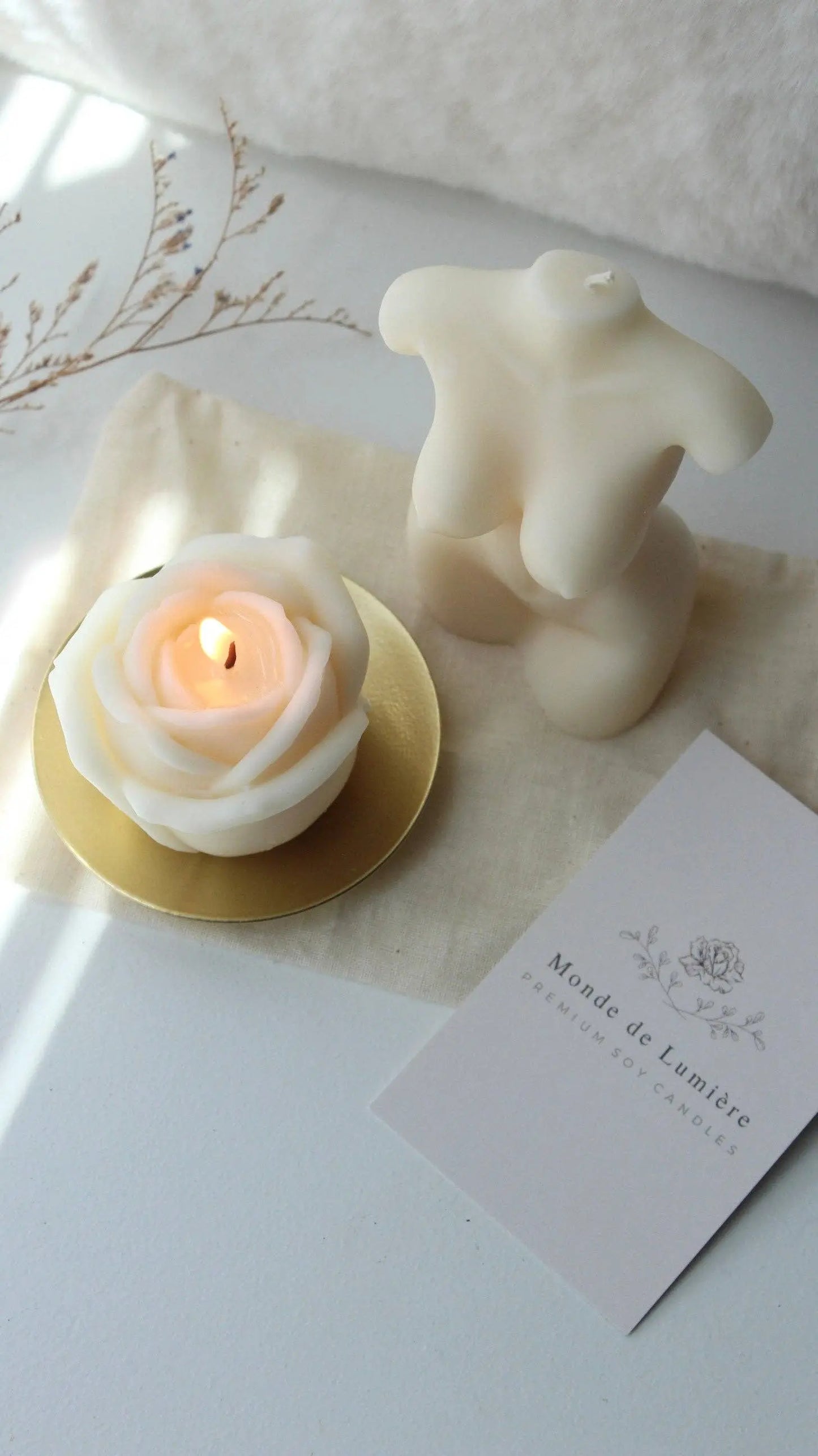 Lovely Rose Candle: Lilac/Lavender Scented Monde de Lumiere