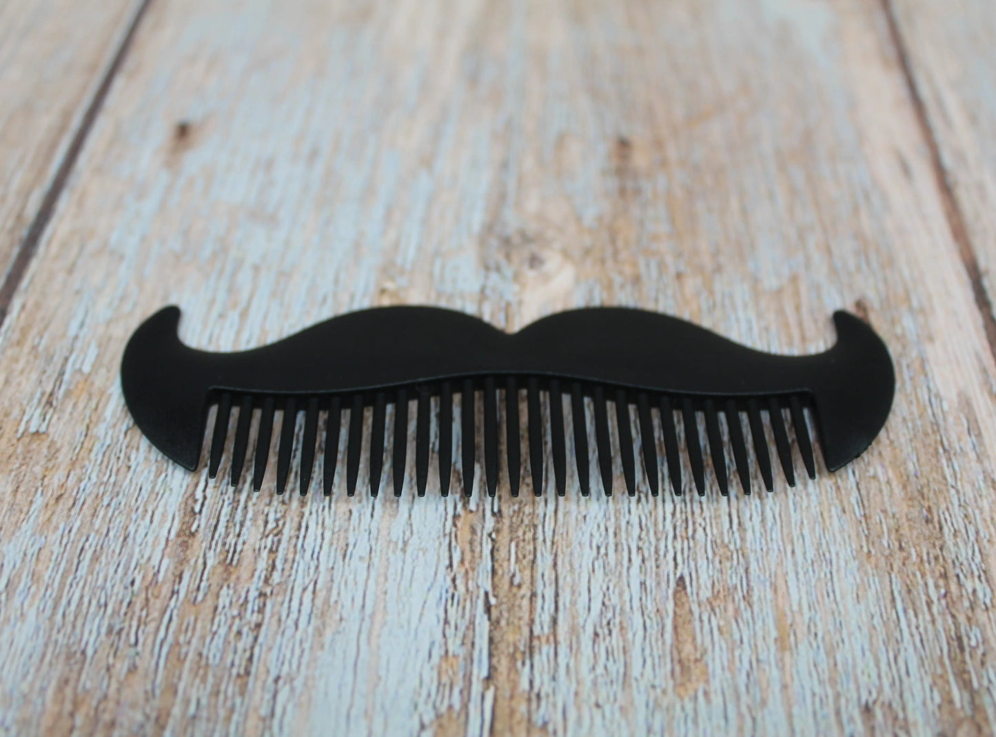 Moustache comb Belle Box