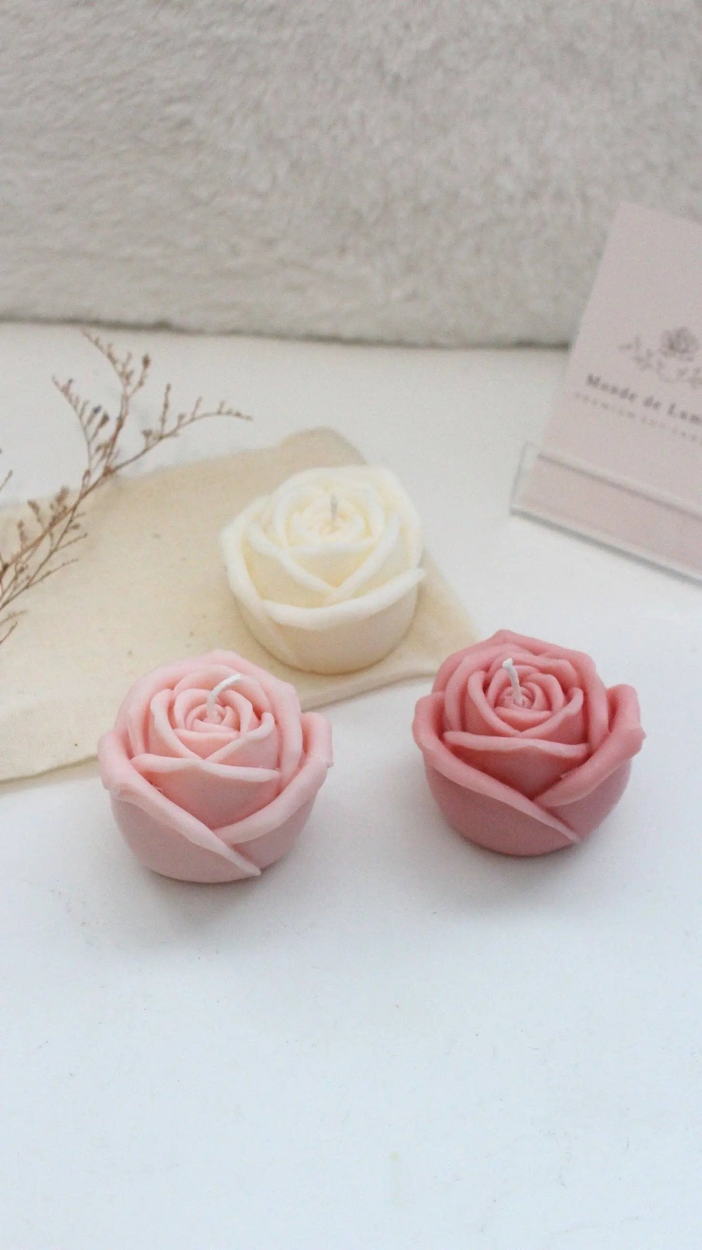 Lovely Rose Candle: Lilac/Lavender Scented Monde de Lumiere