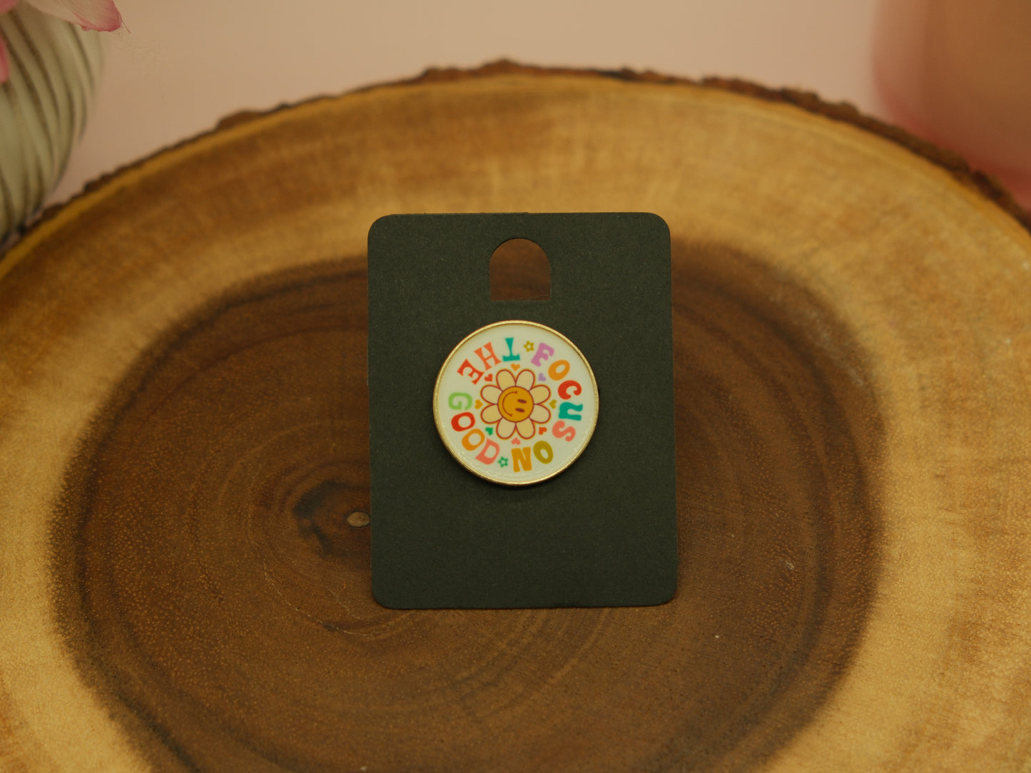 Focus on the good pin