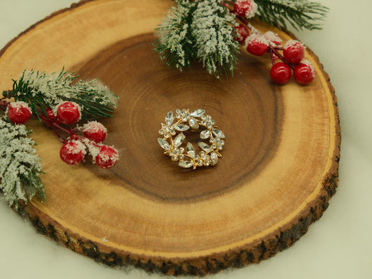 Christmas wreath brooch