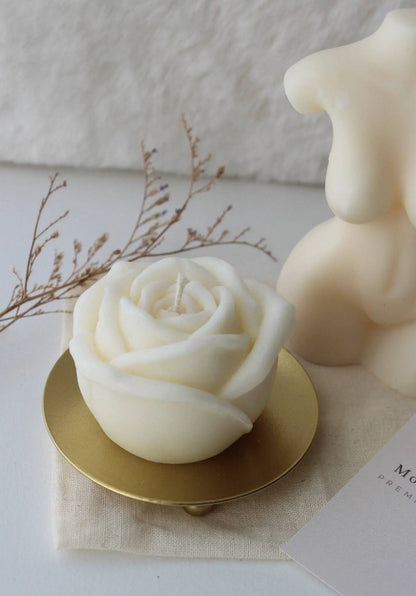 Lovely Rose Candle: Lilac/Lavender Scented Monde de Lumiere